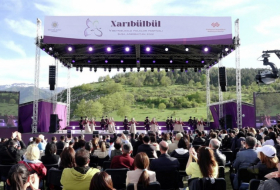   Prezident və birinci xanım “Xarıbülbül” festivalının açılışında     