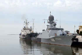 Rus hərbi gəmiləri Bakı limanını tərk etdilər